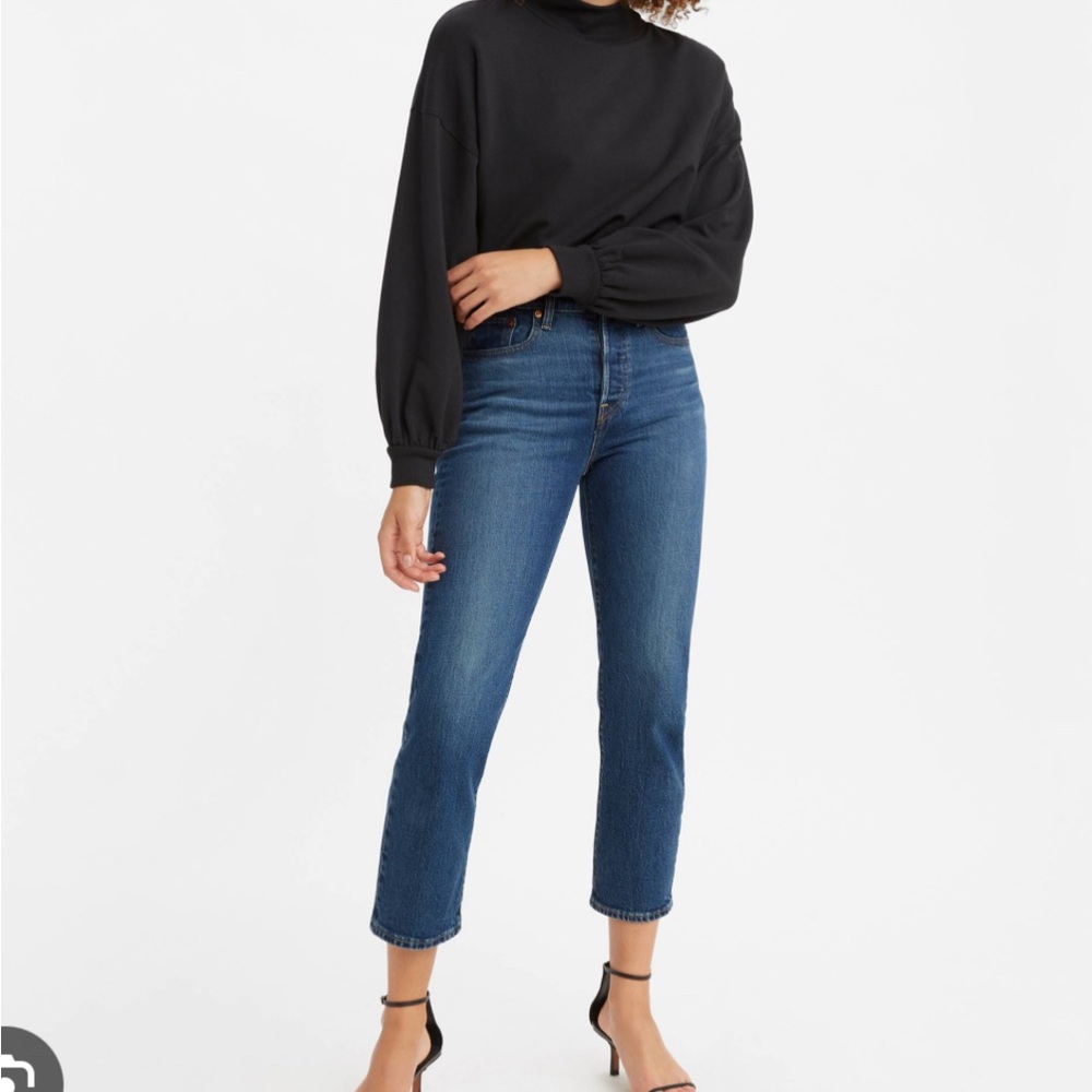 Levi’s Wedgie in medium-dark blue